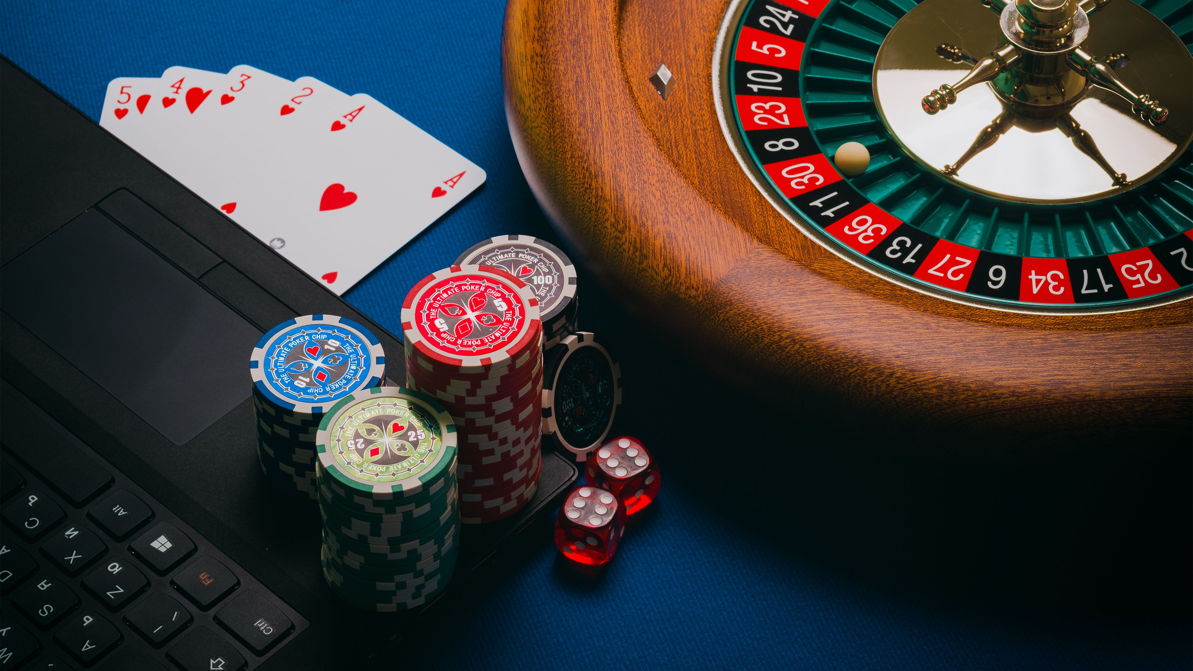 How Online Casinos Bring Classic Card Games Into Modern Gaming